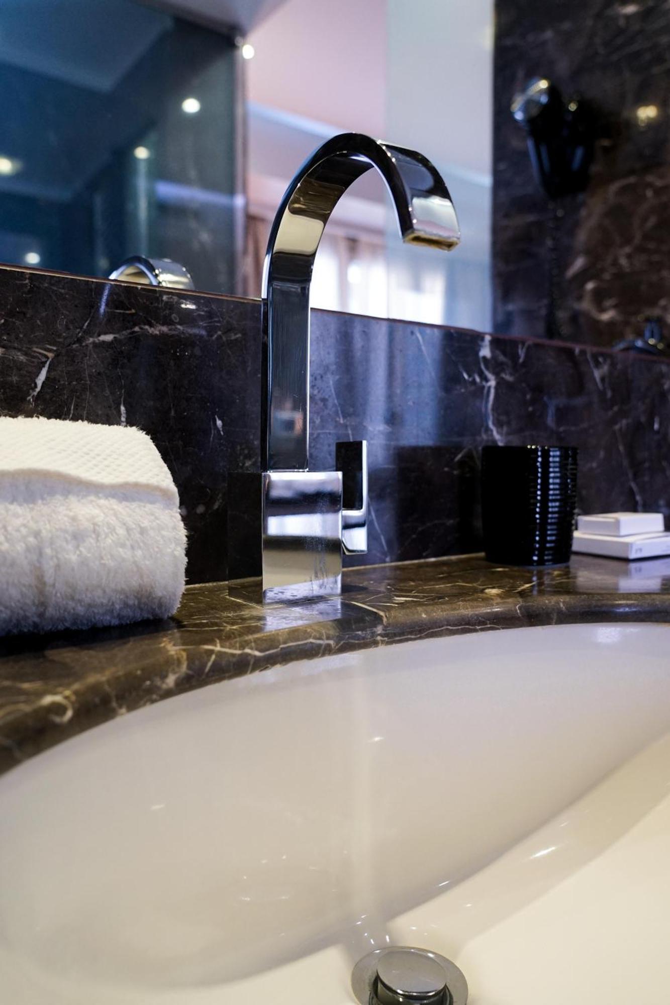 The Unique Hotel มิลาน ภายนอก รูปภาพ
