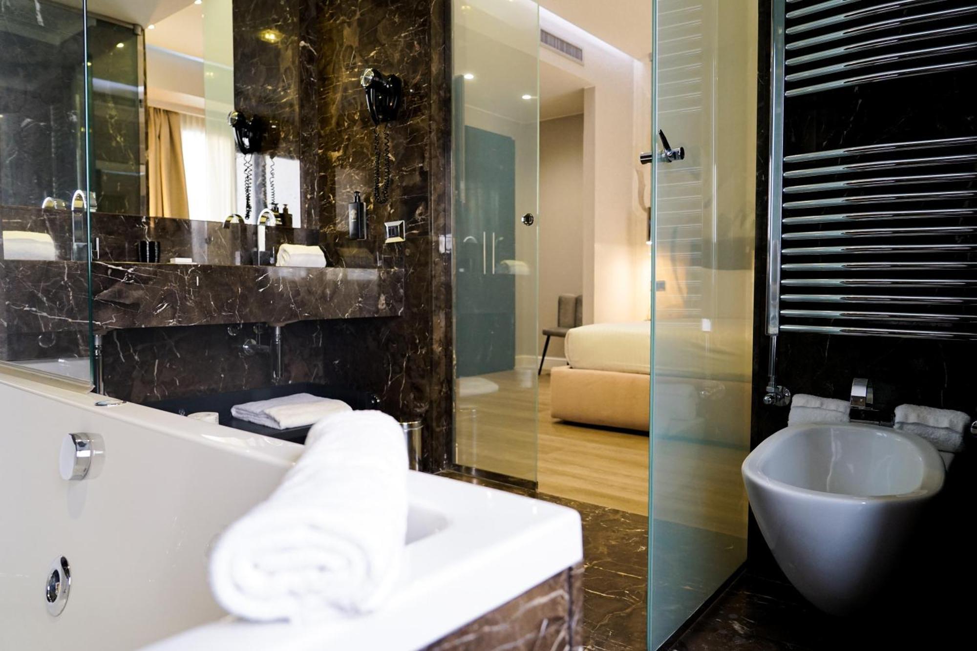 The Unique Hotel มิลาน ภายนอก รูปภาพ